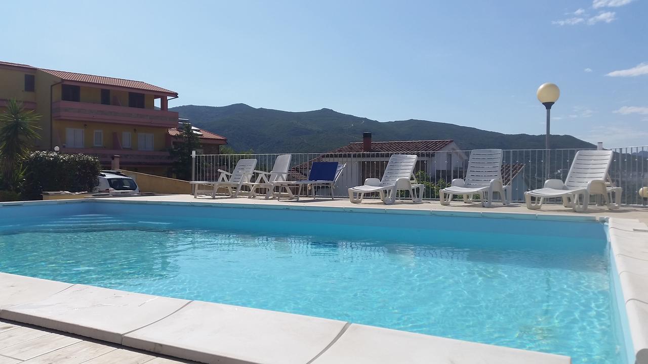 Casa Vacanze "La Caldosa" Badesi Exterior photo